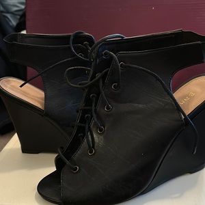 Black 3 inch wedge perfect for parties, date night or running errands!